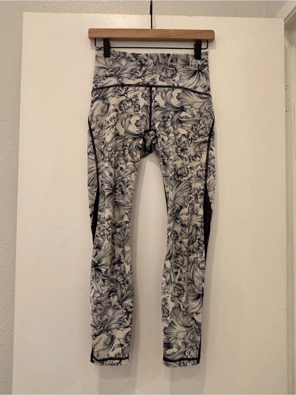 lululemon Train Times 7/8 25 inch inseam mesh Floral Print leggings size 6